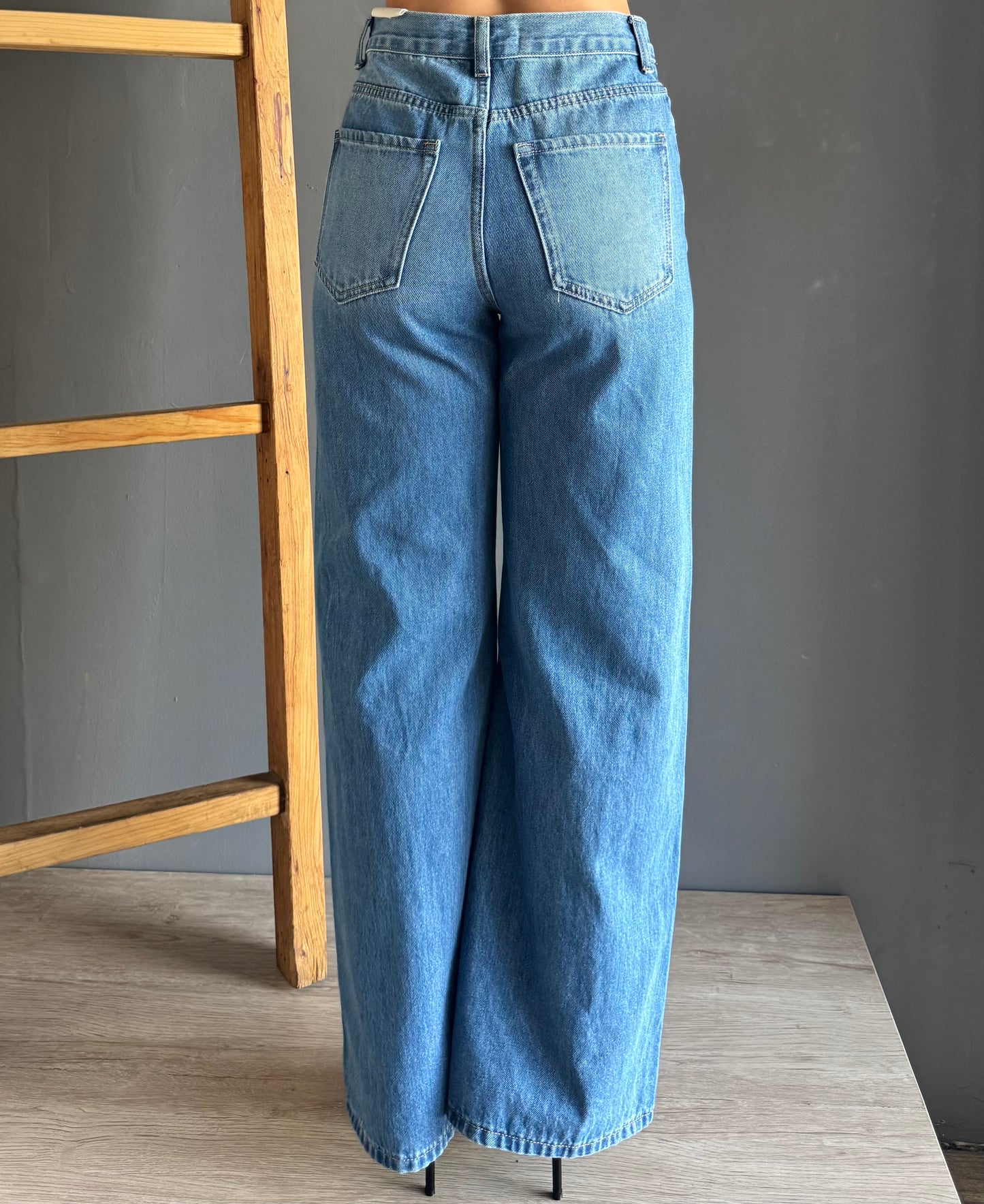 High Waist Jeans – Mezclilla Deslavada mezclilla deslavada - vista 2
